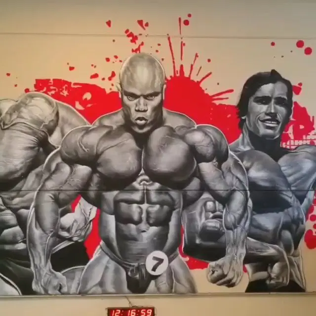 Mural de culturistas en gris con salpicaduras rojas