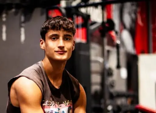 Iker entrenando en Ignis Gym